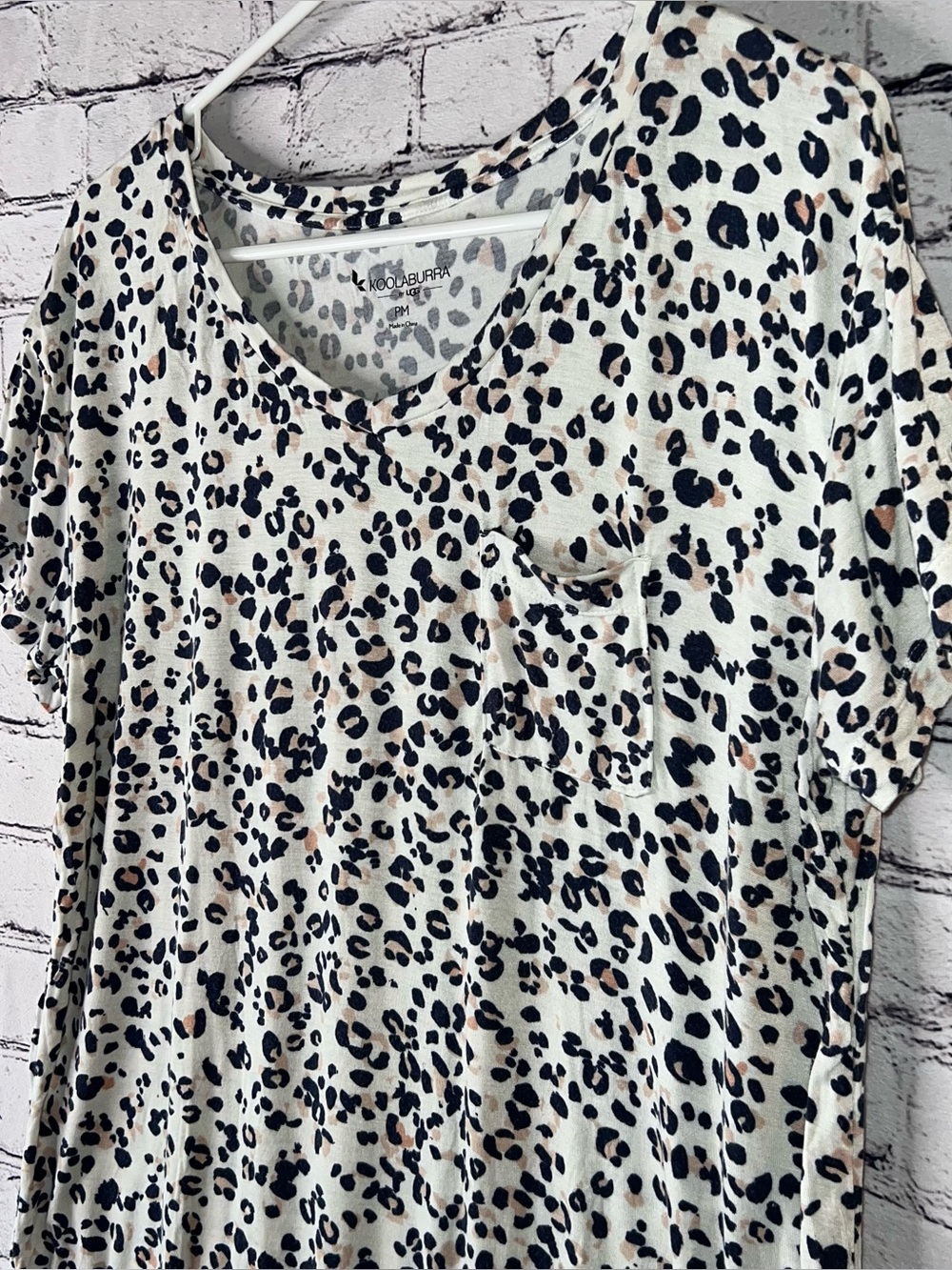 Koolaburra by UGG Cheetah Print Pocket Tee Size Medium Petite - Picture 4 of 6